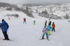 Solche Schneeverhältnisse wie hier früher am Böttinger Skihang können sich die Heuberger Liftbetreiber in diesem Winter nur wünschen.