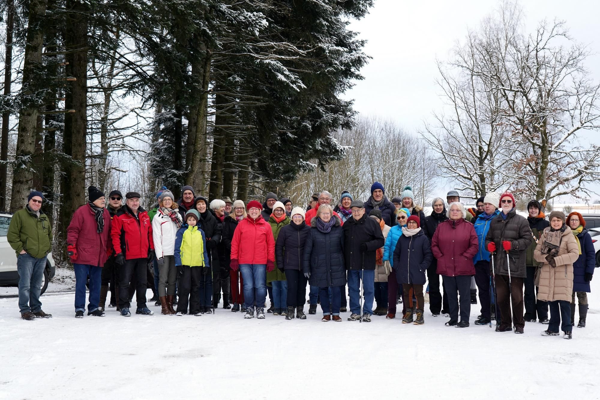 Städte Partner Biberach spaziert durch den Winterwald