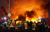 Rund 240 Feuerwehrleute kamen bei dem Großbrand zum Einsatz.