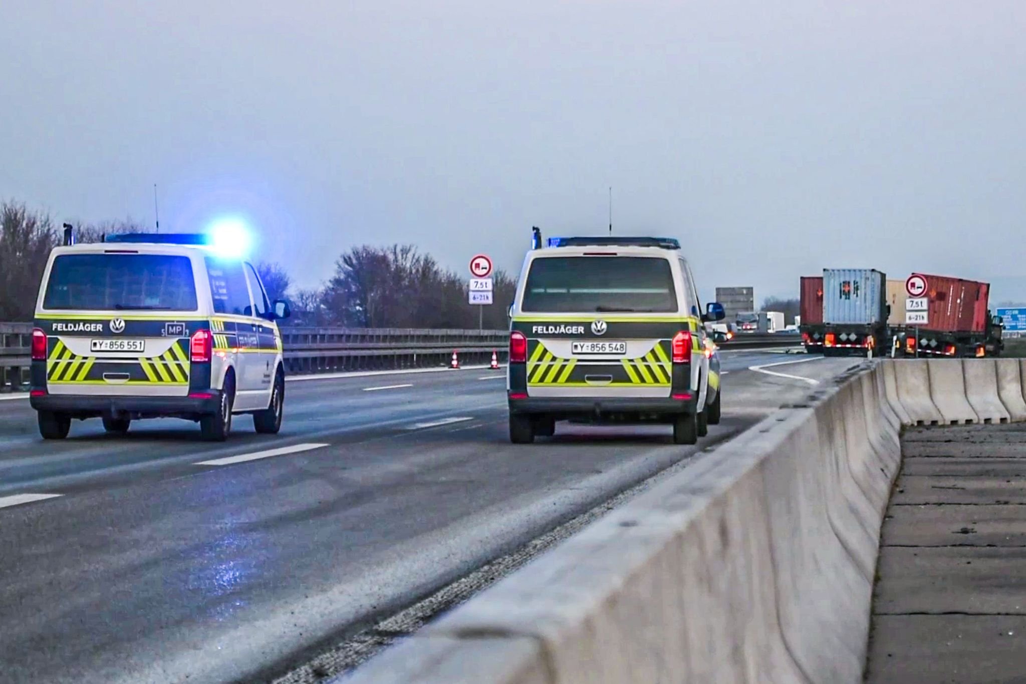 Unfall Auf A6 - Lkw Mit Sprengstoff Kollidieren