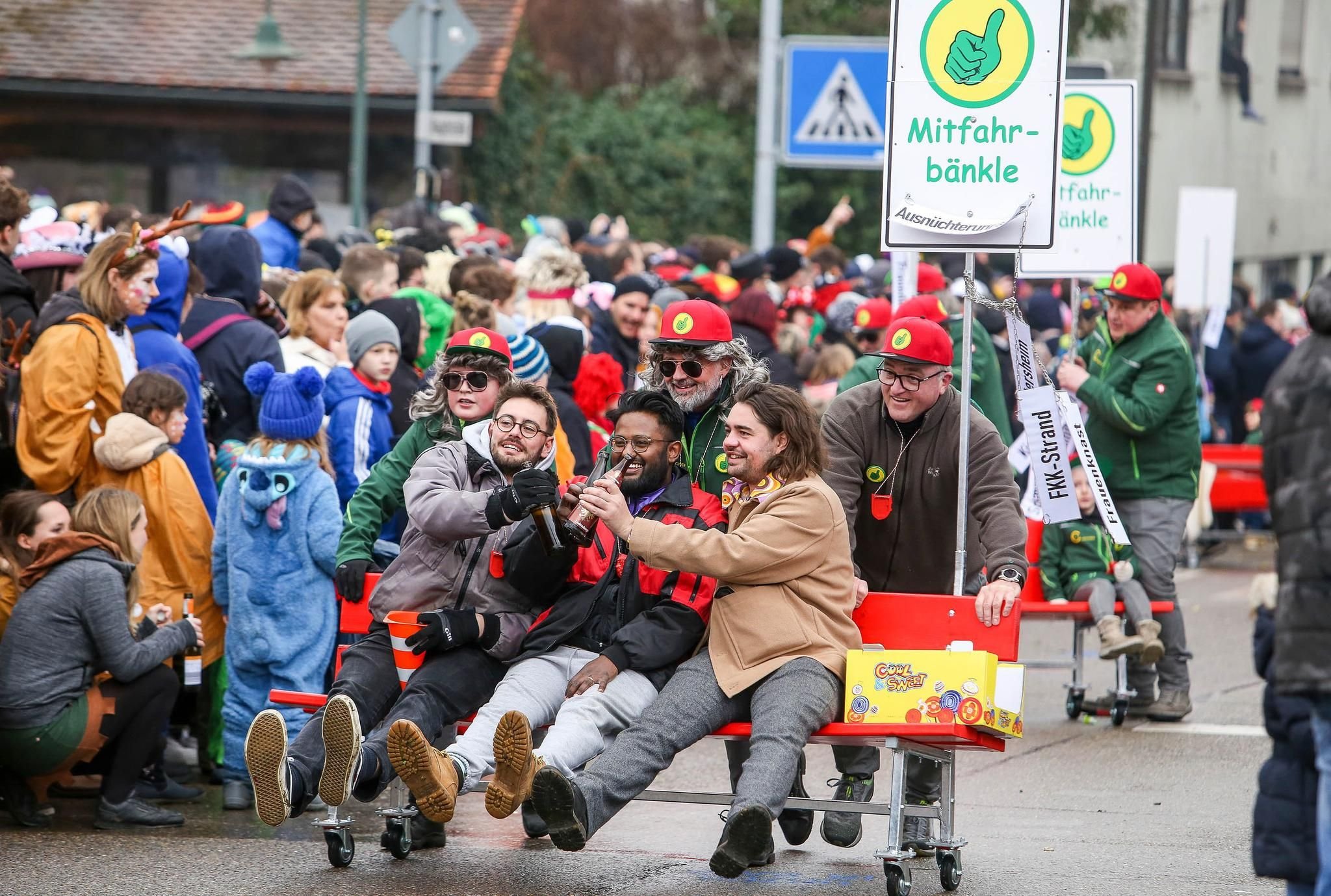 Mit Wickie auf großer Fahrt 15 000 Leute feiern auf Neulers Straßen