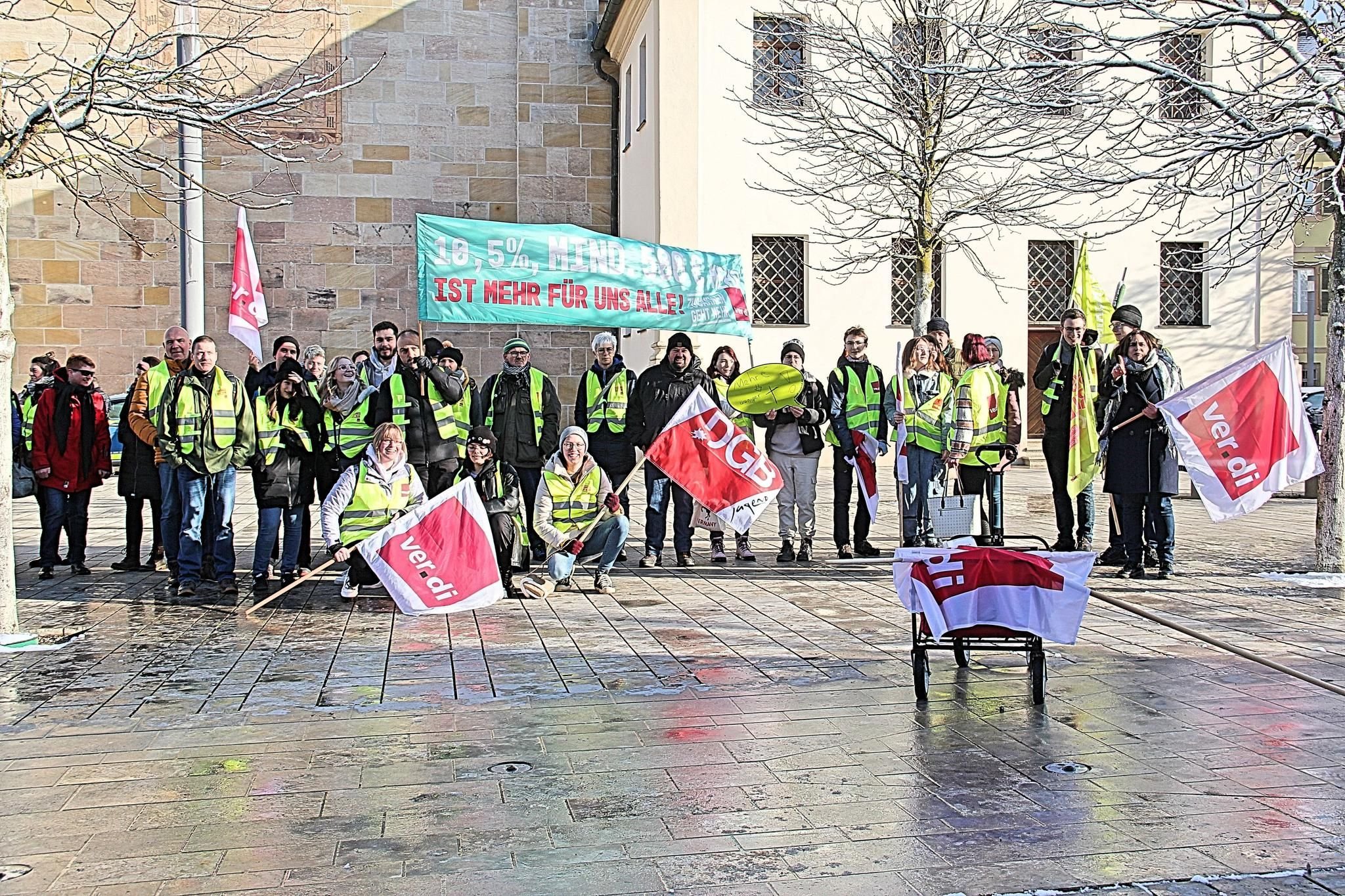 Solidaritätsstreik Für Gaza: Italienische Gewerkschaften Legen Landesweit Arbeit Nieder - u23um49