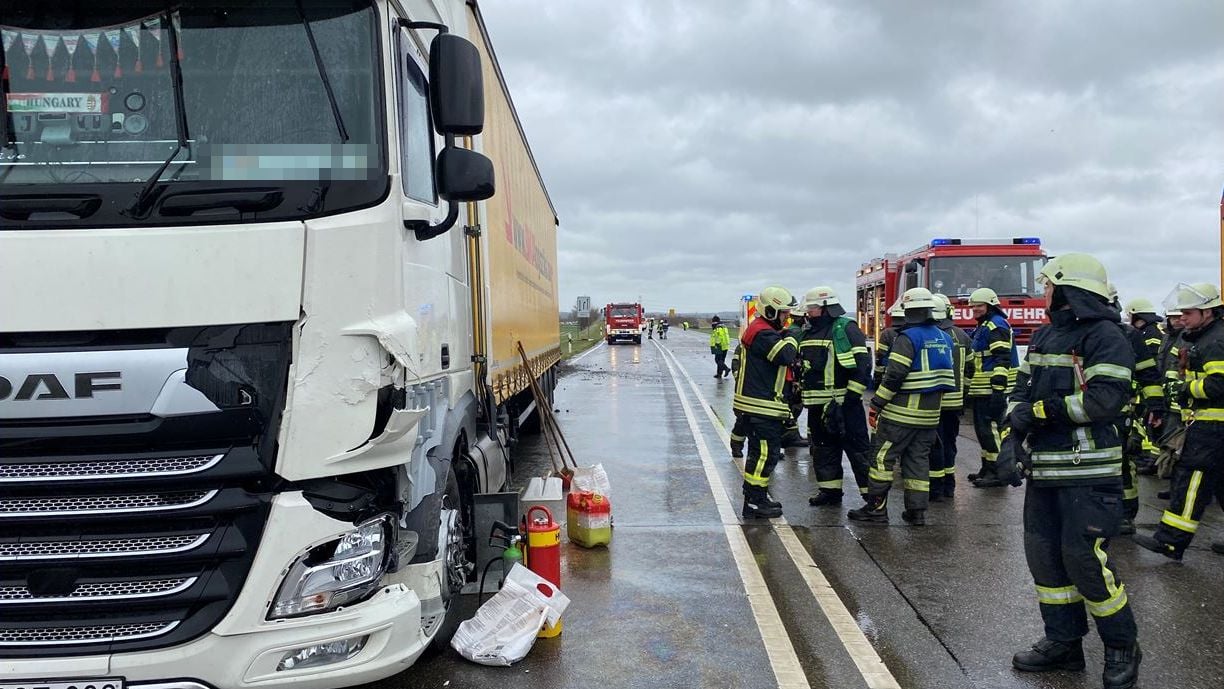 Mengen/Herbertingen: Schwerer Verkehrsunfall Auf Der B 32/B 311