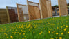 Sichtschutz aus Holz: Grundsätzlich wird zwischen Rankgittern, Sichtschutzelementen und Lärmschutzelementen unterschieden.