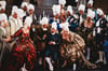 Die Revolutionsoper „Andrea Chénier“ wird bei den Sankt Galler Festspielen als pralles Kostümfest vor der Fassade der Kathedrale inszeniert.