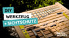 Ein Sichtschutzpaneel als Werkzeugwand sorgt für Ordnung
