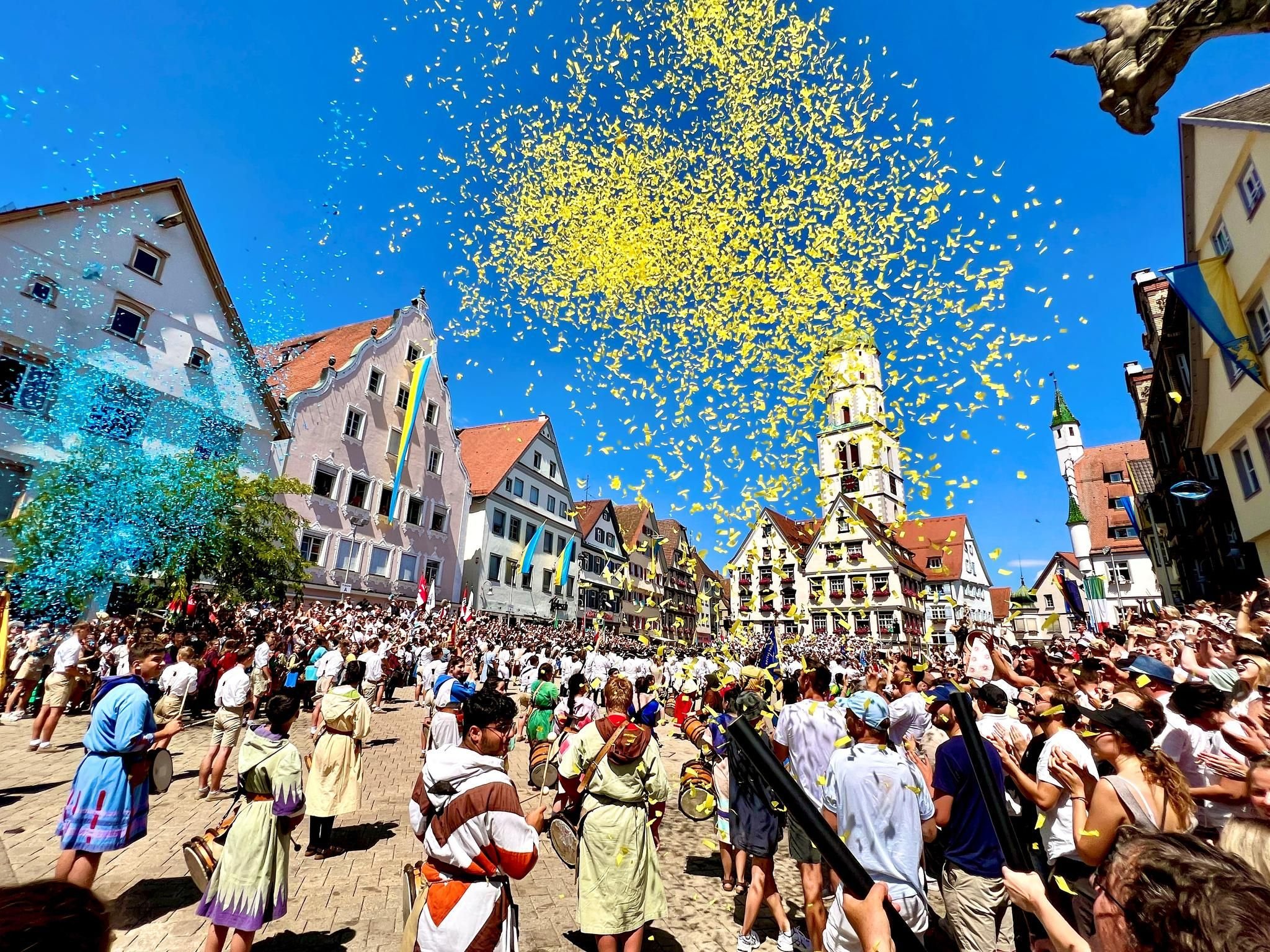 Video: Die Abnahme Der Trommler Eröffnet Das Biberacher Schützenfest