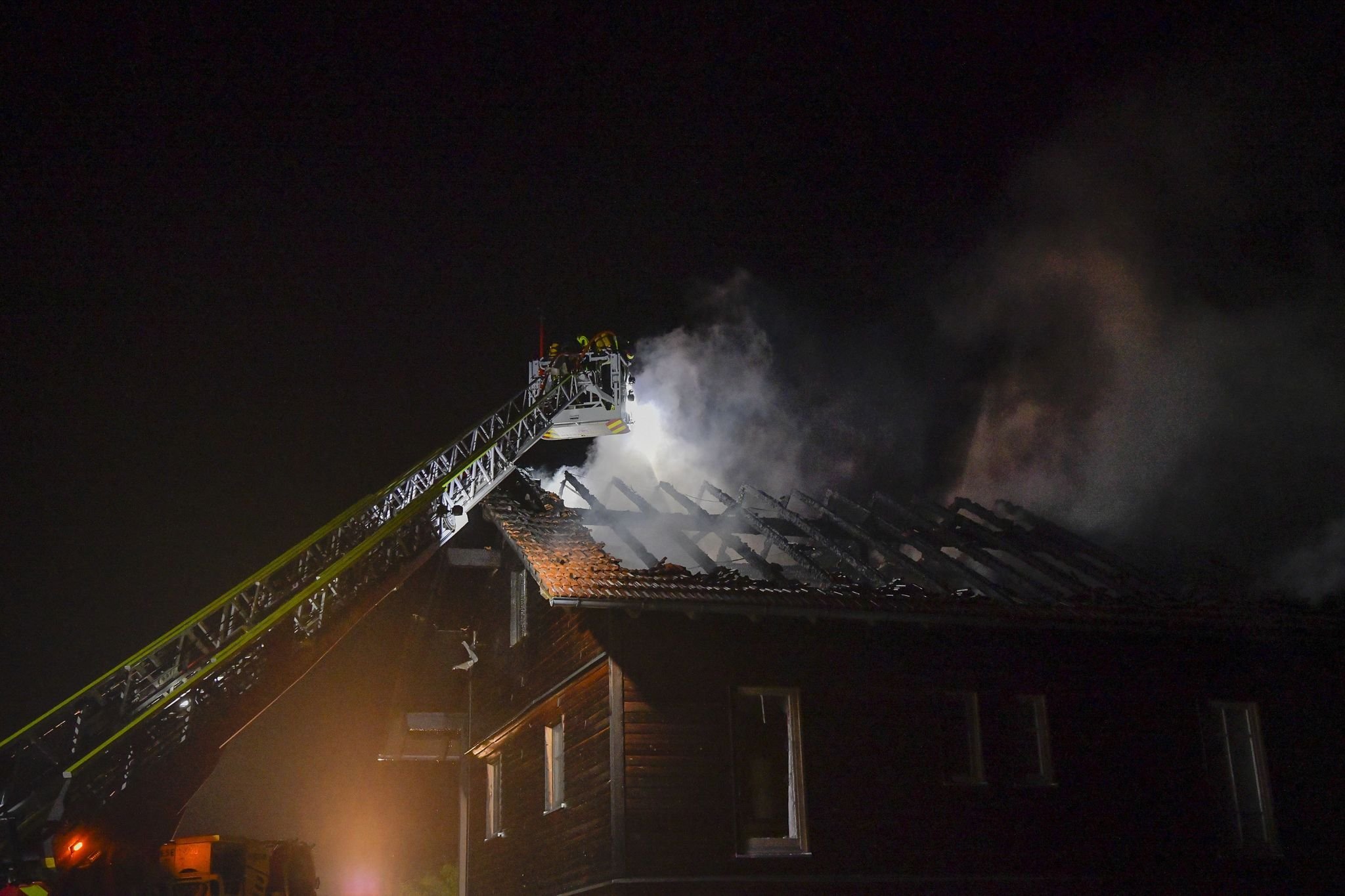 Haus Brennt Nach Blitzeinschlag Ab