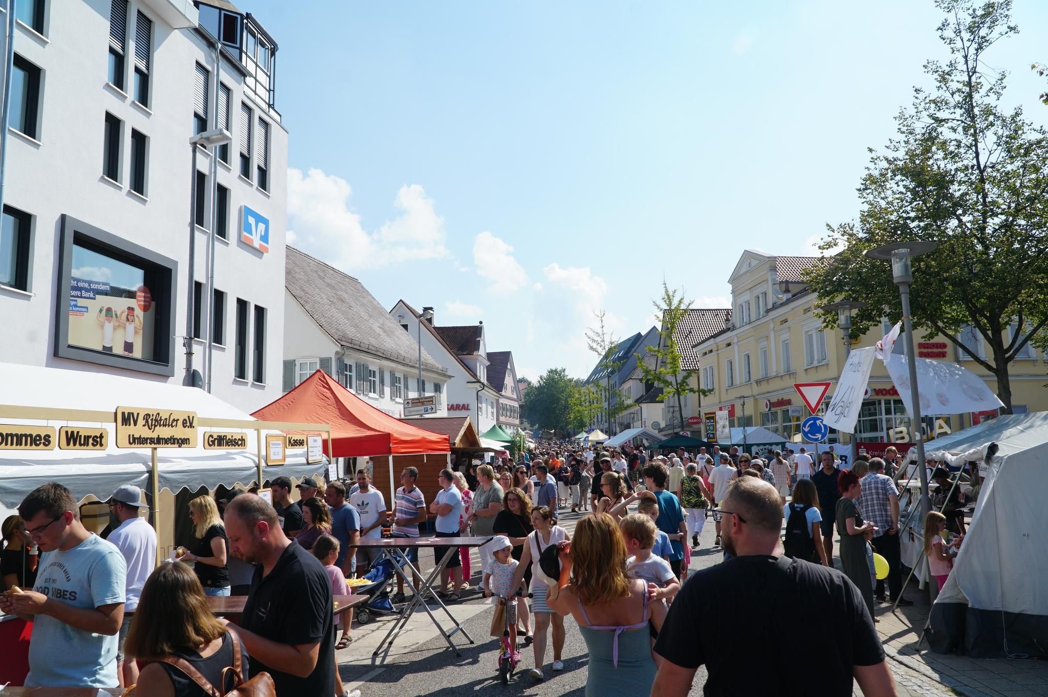 Tausende Laupheimer feiern das Brunnenfest