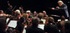 Die Kammerphilharmonie überzeugt unter Dirigent Marc Kissóczy mit viel Spielfreude und außergewöhnlichen Klangfarben.