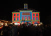 So wie hier auf dem Foto in Sindelfingen soll Bad Saulgau in der langen Einkaufsnacht am 17. November leuchten. Mehrere Gebäude werden mit Licht angestrahlt.