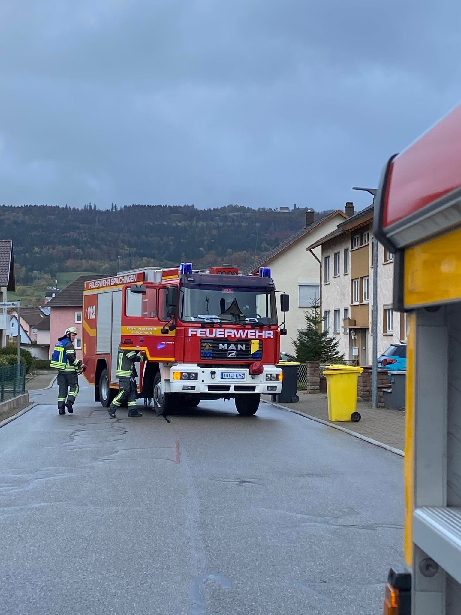 Türöffnung Und Drehleiter Zur Menschenrettung Im Einsatz