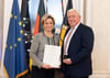 Für herausragende Verdienste um die baden-württembergische Wirtschaft überreichte die Ministerin für Wirtschaft Nicole Hoffmeister-Kraut die Wirtschaftsmedaille an Hermann Stark.