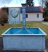 Eindeutig geklärt werden konnte der Verbleib des gusseisernen Postbrunnens von 1854 aus der Weilerstraße. Er steht heute im Stadtteil Eichenau vor der Kirche „Im Anger“.