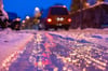 dpatopbilder - Eine dünne Eisschicht überzieht am frühen Morgen eine Straße. Foto: Armin Weigel/dpa/Symbolbild