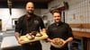 Hochwertige Zutaten: Brot-Sommelier Fabian Kloos (von links) und Schokoladen-Sommelier Benedict Weiss kennen sich aus.