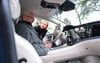 Setzt sich für den Automobil-Standort ein: Winfried Kretschmann, hier in seinem vollelektrischen Mercedes-Benz EQS.