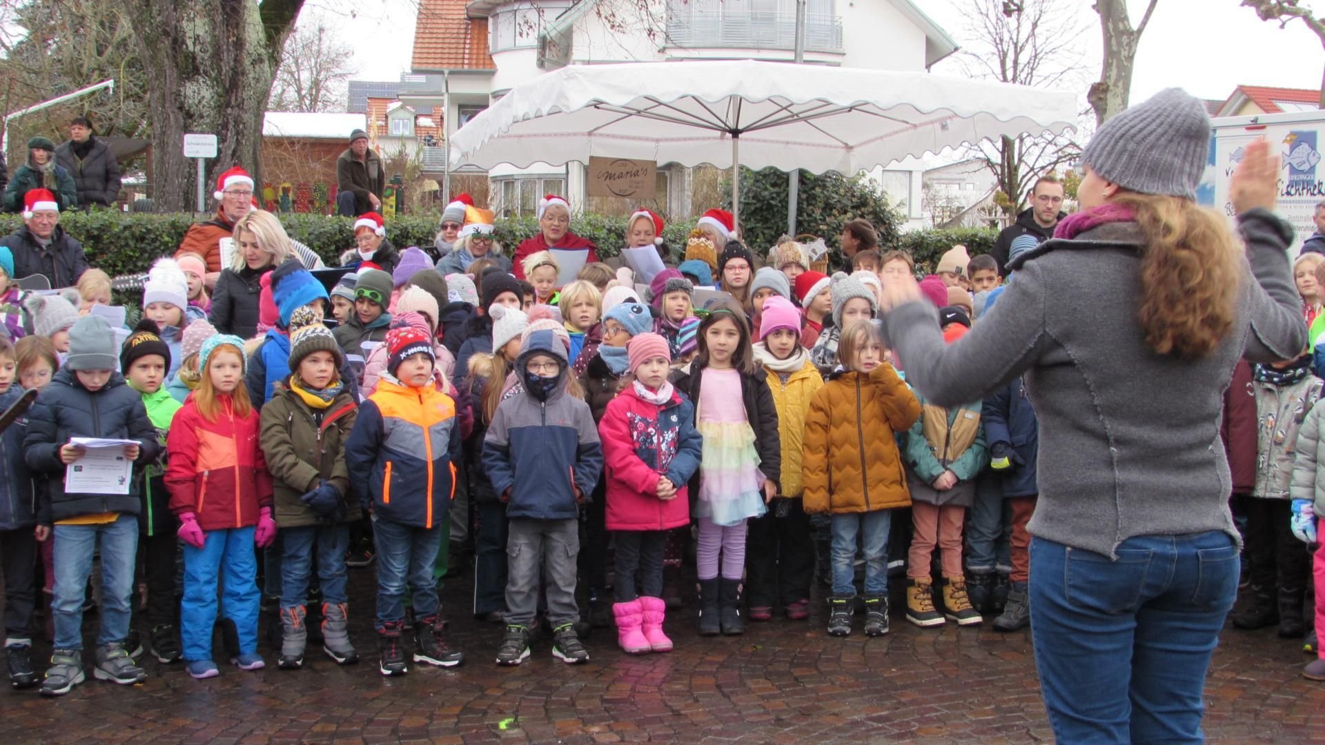 Schüler Schmettern Weihnachtslieder