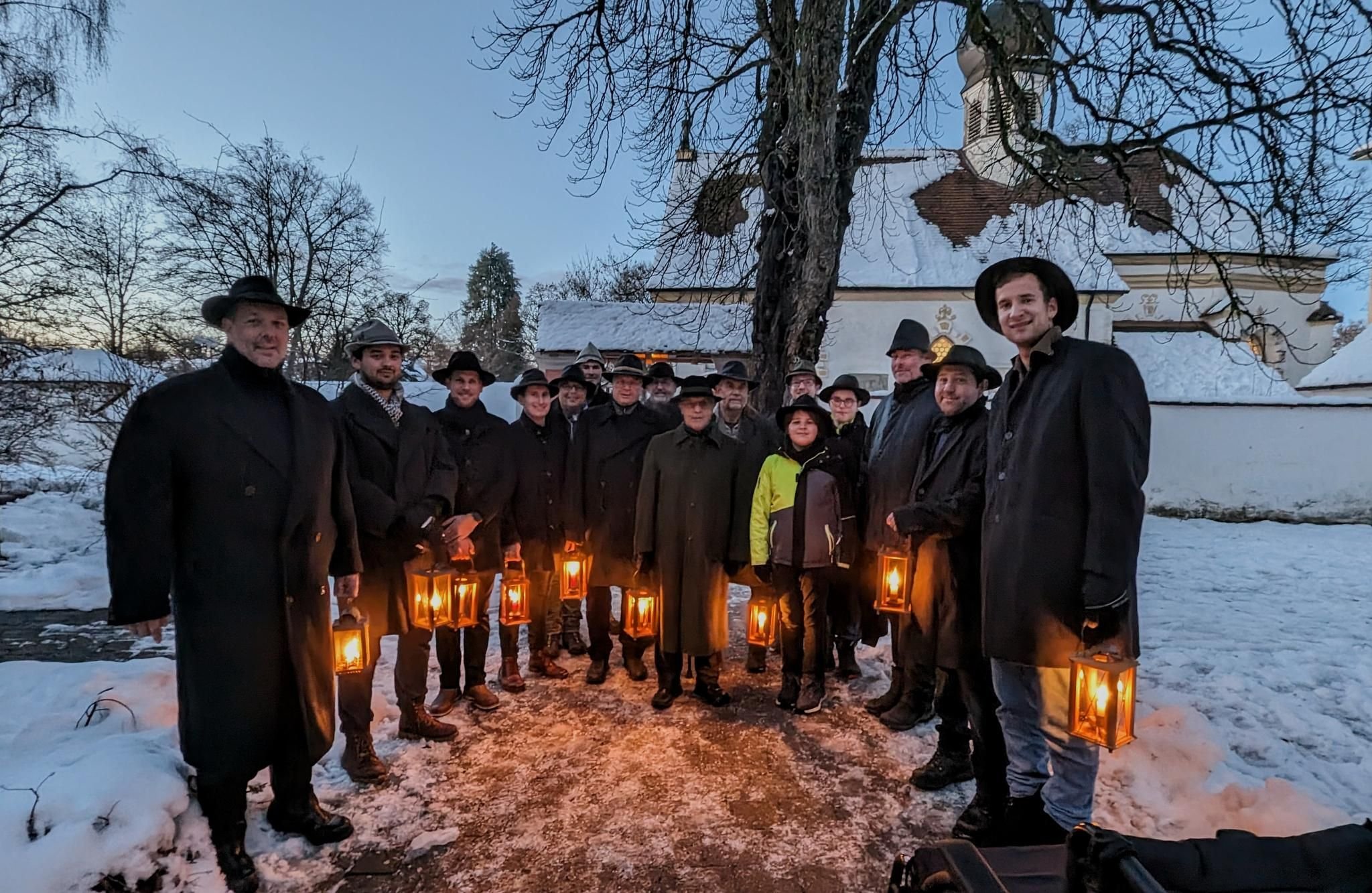 Klosensänger Bringen Jahrhundertalte Lieder Nach Wangen