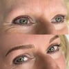 Permanent-Make-up kann helfen, wenn die Augenbrauen sehr hell sind oder nur spärlich wachsen.