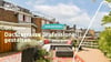 Dachterrasse gestalten mit Expertentipps: Pflanzen, Möbel und Beleuchtung kombinieren und eine einladende Atmosphäre schaffen. 