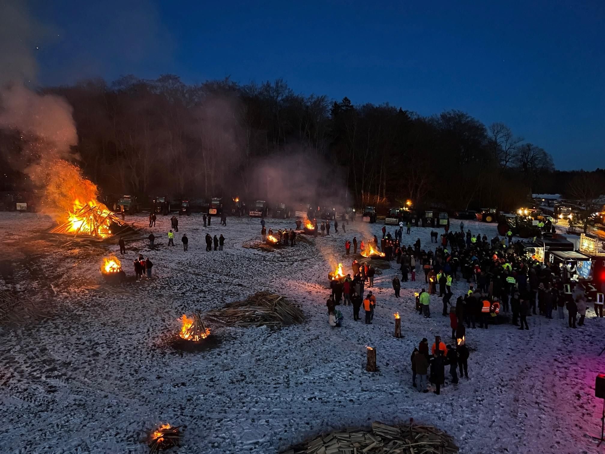 Landwirte, Handwerker, Spediteure Treffen Sich Zum Protest