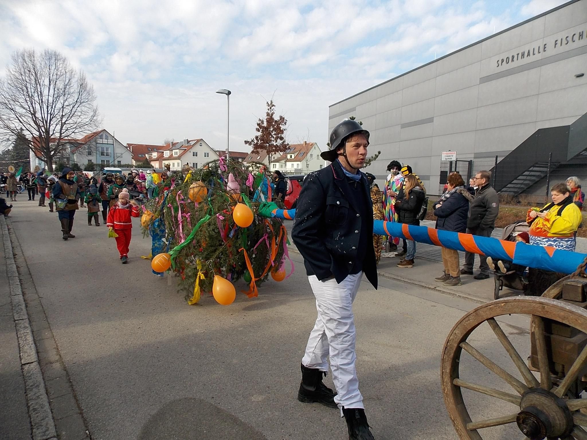 Fischbacher Samstag startet mit Umzug