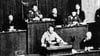 Adolf Hitler während seiner Rede vor dem Reichstag am 23. März 1933, dem Tag, an dem die Reichstagsmitglieder gegen die Stimmen der SPD das Ermächtigungsgesetz annahmen. Mit dem Ermächtigungsgesetz entmachtete sich das Parlament selbst - ein Meilenstein auf dem Weg zu Hitlers Nazi-Diktatur.