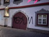 Vandalismus: Unbekannte beschmieren Rathaus und Kirche in Munderkingen
