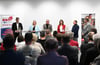 Erik Schweikert, Maria-Lena Weiss, Guido Wolf, Derya Türk-Nachbaur, Hans-Peter Storz und Kreishandwerksmeister Bernd Simon (von links) diskutieren im BBT.