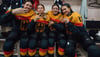 Mit der deutschen U16-Mannschaft sicherte sich das Lindauer Eishockeytalent Hanna Weichenhain (re.) bei den Olympischen Jugend-Winterspielen in Südkorea die Bronzemedaille.