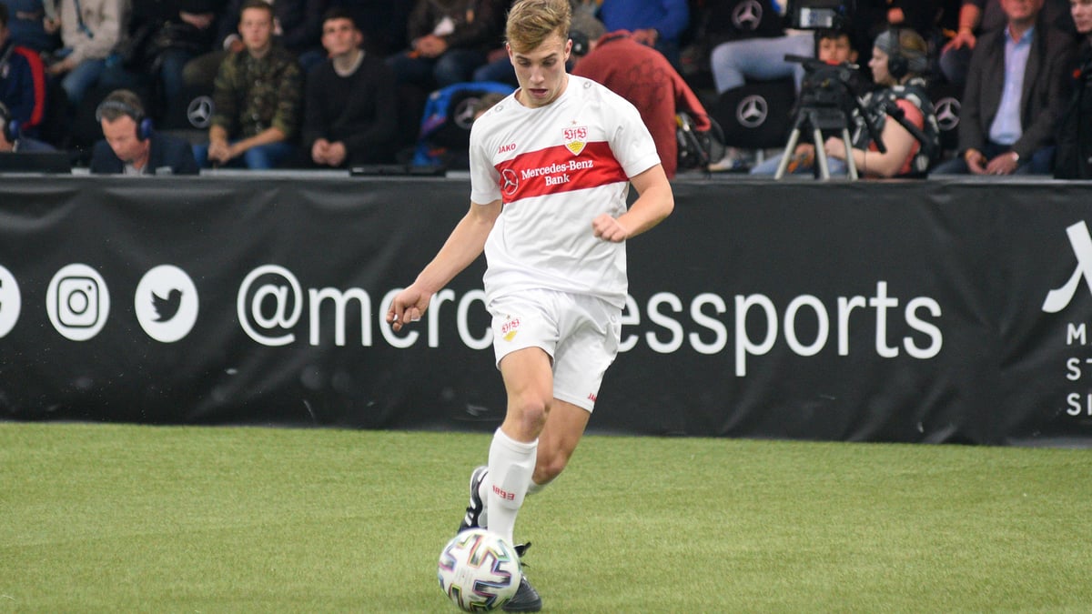 Football stars of tomorrow compete in the glass palace: live stream of the ...