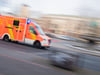 Auto prallt in Krankenwagen: Fahrer tot, Frauen verletzt