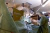 In deutschen Krankenhäusern wird zu viel operiert. Das sagt Kritiker Thomas Strohschneider. Er ist selbst Mediziner.
