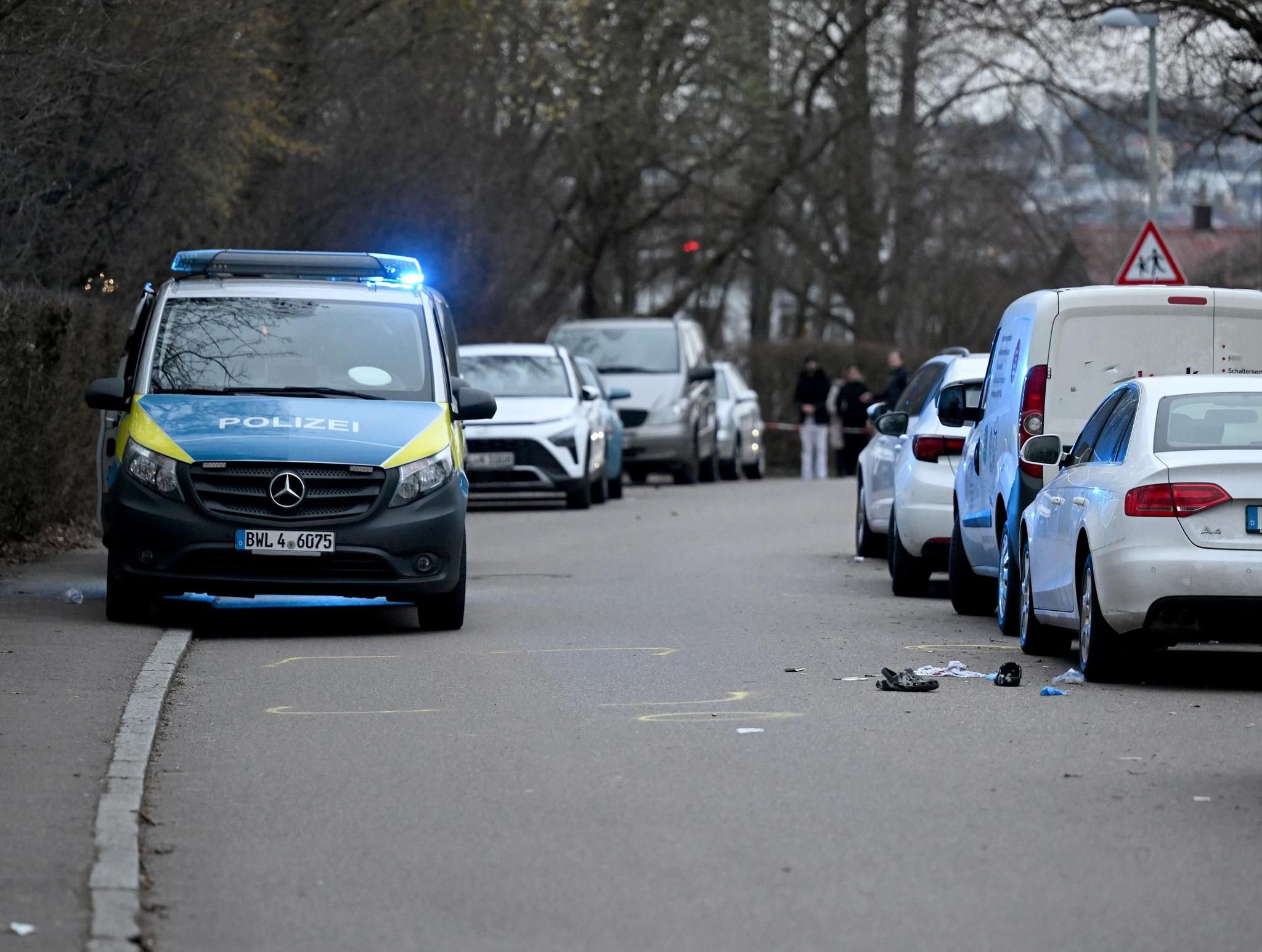 Ein Todesopfer: Mann Greift Mehrere Menschen Mit Messer An