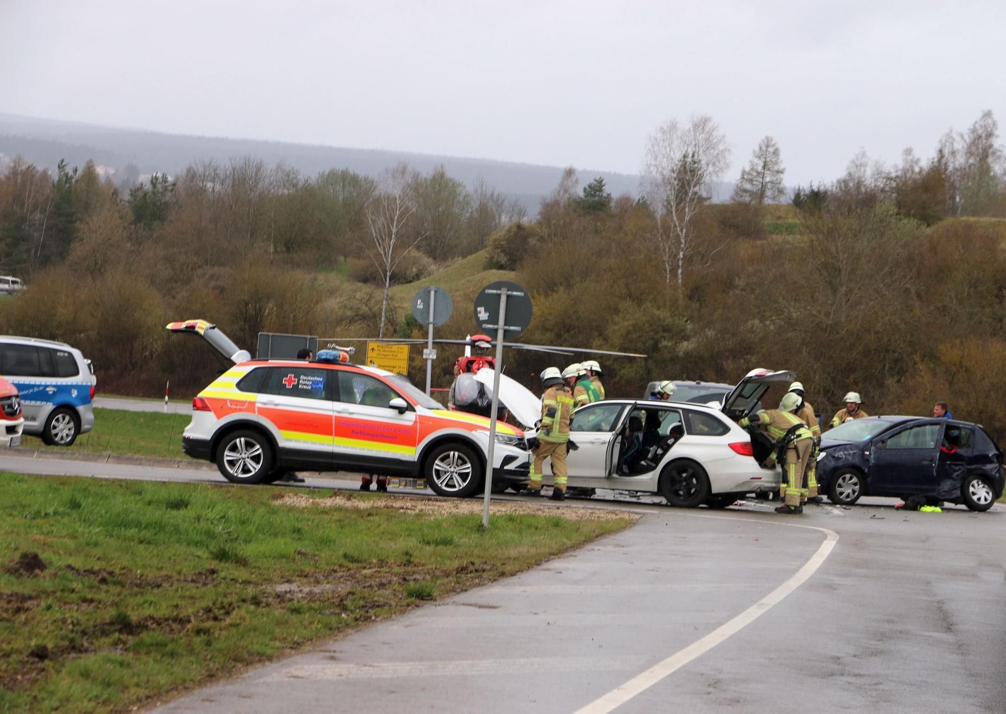 Schwerer Unfall Auf B 33 - Mehrere Personen Verletzt