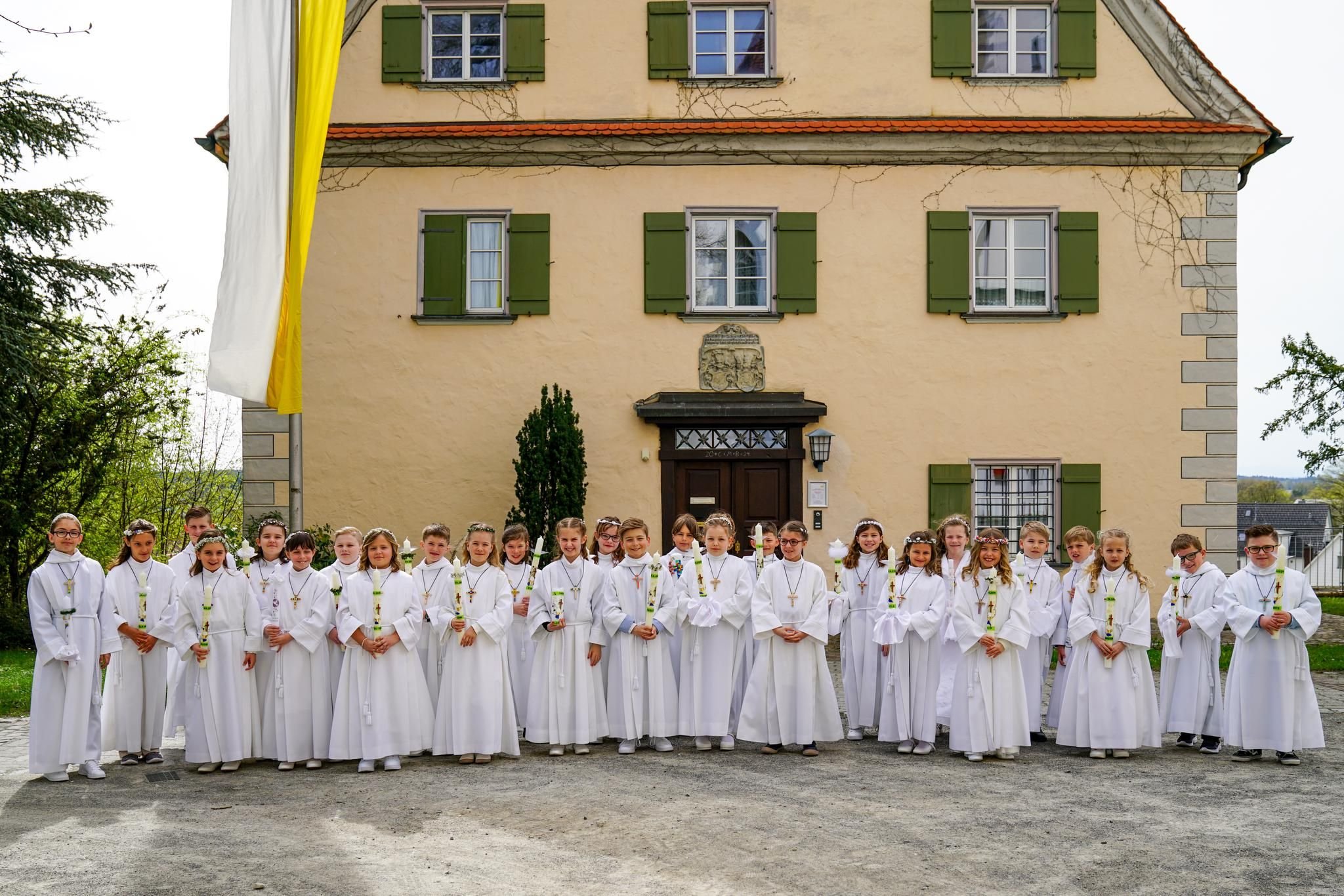 47 Kinder Feierten In Aulendorf Das Fest Ihrer Erstkommunion