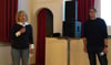 Anke Weier, Vorsitzende des Kommunalen Kino Trossingen, mit Jürgen Swoboda von der Musikhochschule, der bei einem früheren „KoKi Speziale“ in die Kurzfilme einführte.