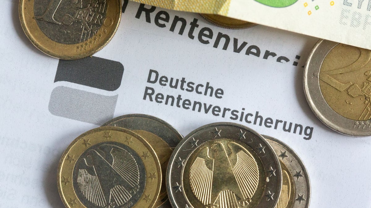 This is how our politicians cash in on pensions without even paying in ...