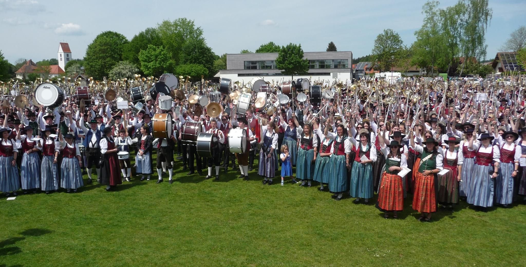 Kreismusikfest in Waltershofen geht glanzvoll zu Ende