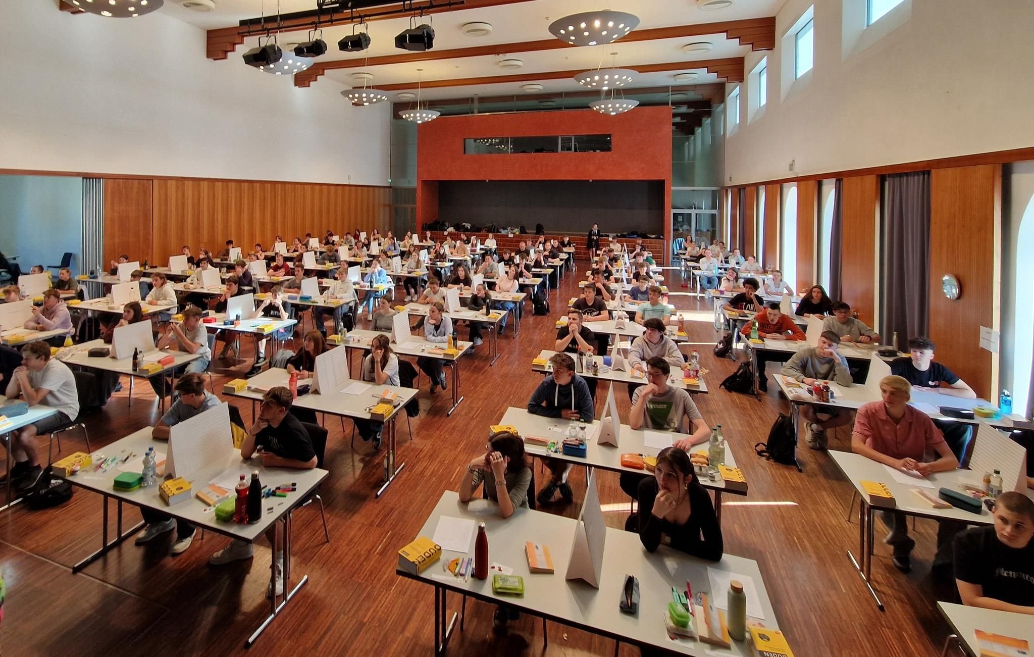  Abschlussprüfungen an der Realschule Illustration 