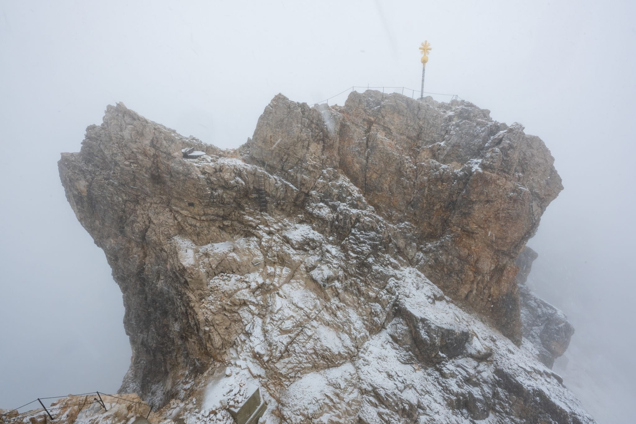 Alpinistes secourus dans la neige battante sur la Zugspitze