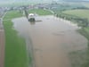 Hochwasser bedroht kleinen Ort - Feuerwehr verhindert Schlimmeres