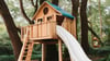 Spielerisches Paradies: Baumhaus mit Rutsche - ein Ort für unendlichen Spaß.