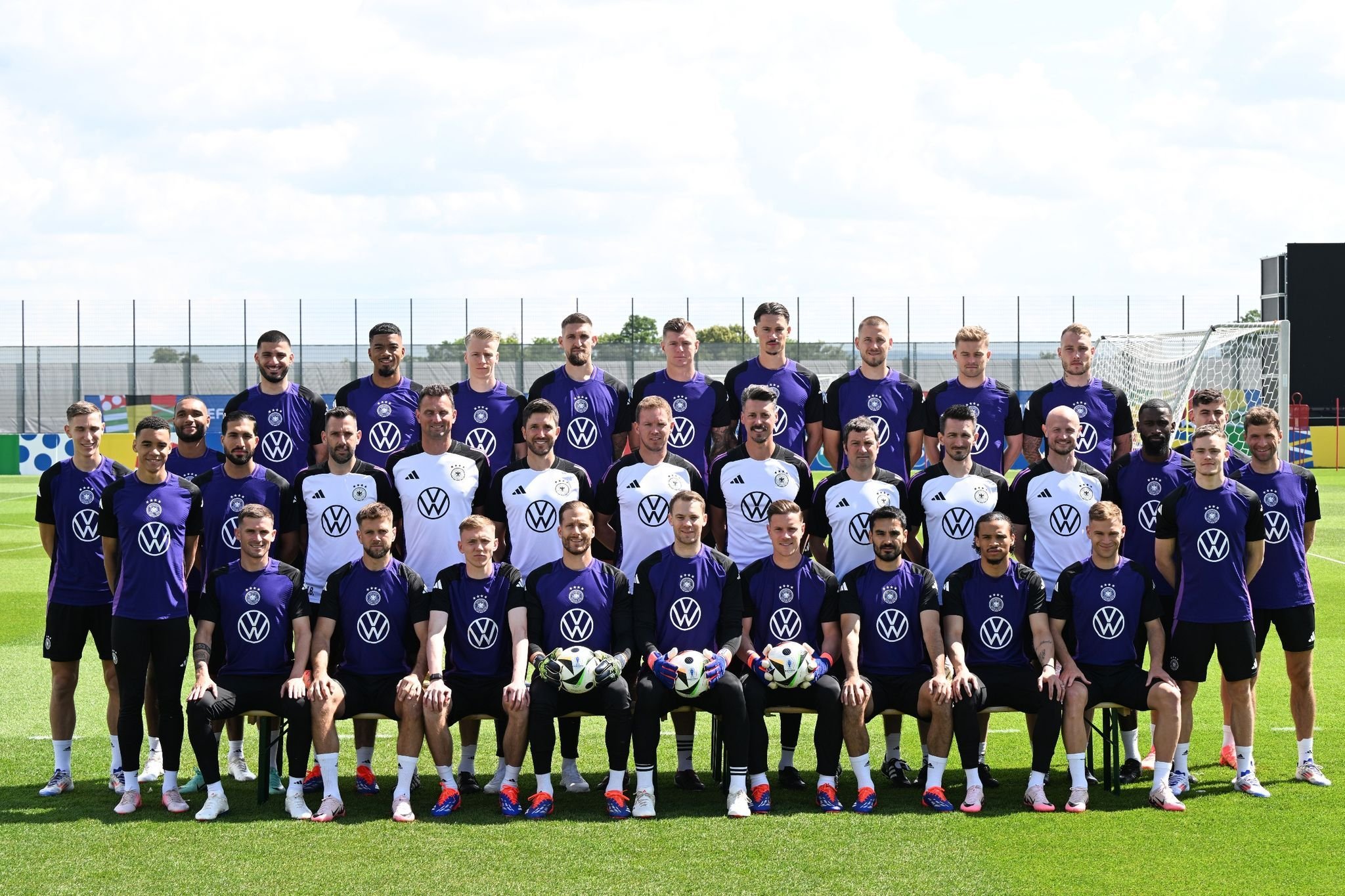 Mannschaftsfoto Kompletter Kader vor Schottland im Training