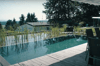 Ein Schwimmteich besteht aus einer klar abgegrenzten Schwimmzone und einer Regenerationszone, die mit Wasserpflanzen besetzt ist.