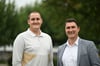 Die Experten Steffen Moosherr und Ovidiu Luca (von links) vom Stadtwerk am See beraten fachkundig rund um das Thema Photovoltaik-Anlagen.