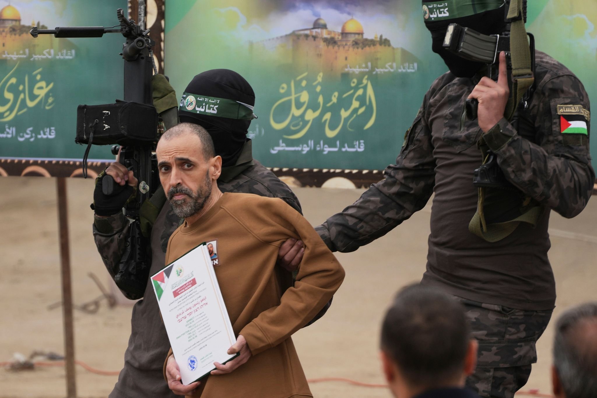 Hamas Veröffentlicht Neues Video: Deutsche Geisel Alon Ohel Wirkt Abgemagert Und Erblindet - szm176e