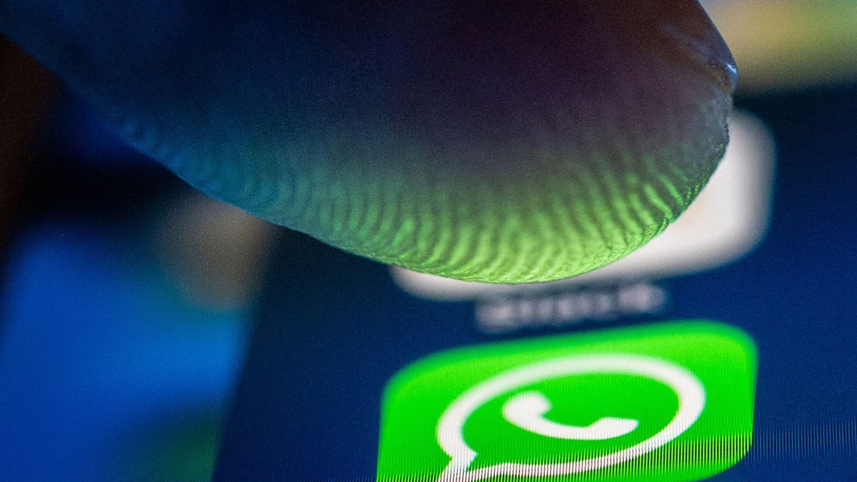 45-Jährige tritt in Whatsapp-Gruppe ein und verliert zehntausende Euro