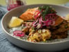 Für Mittsommer: Schweden-Salat mit crispy smashed Potatis